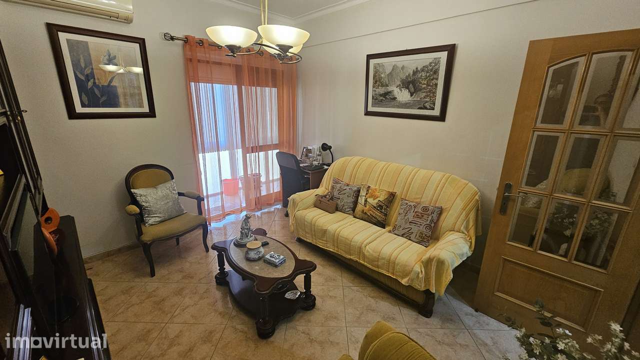 Apartamento T2 em rua da Cordoaria, Cruz de Pau - Grande imagem: 2/21