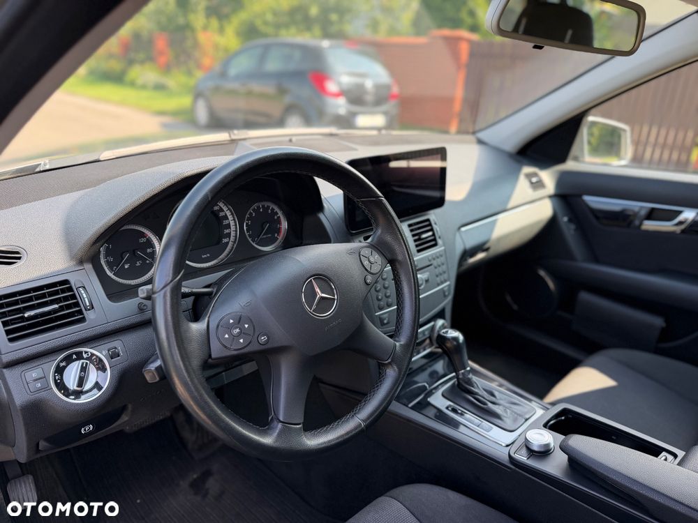 Mercedes-Benz Klasa C 200 (BlueEFFICIENCY) 7G-TRONIC Avantgarde - 28