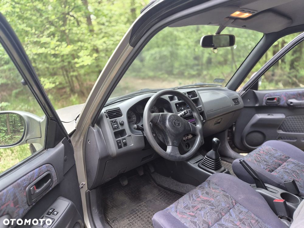 Toyota RAV4 2.0 - 7