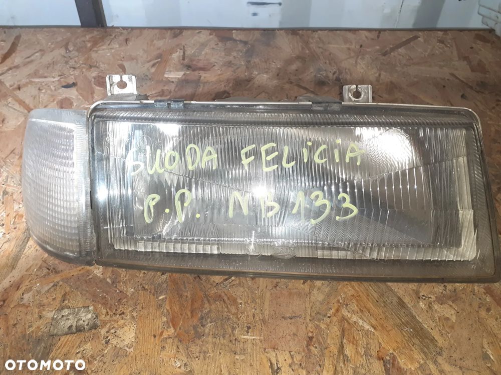 Reflektor PRAWY PRAWA LAMPA PRZÓD SKODA FELICIA - 1