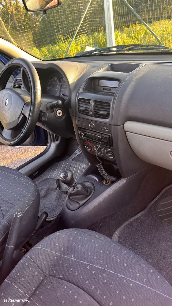 Renault Clio 1.2 16V Confort Authentique - 13