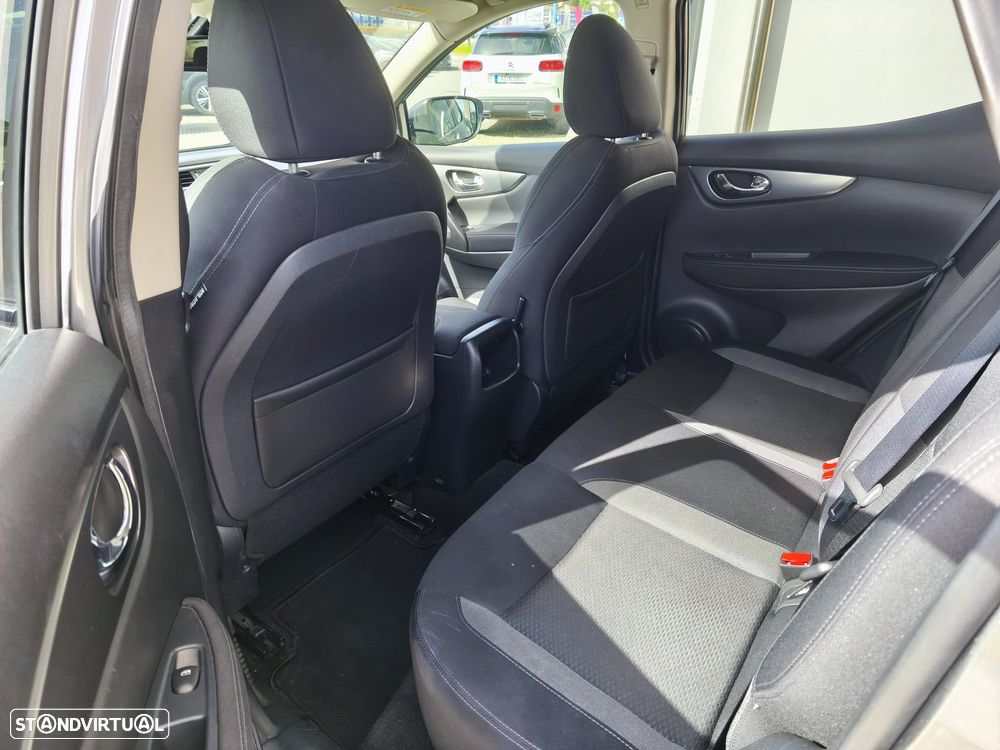 Nissan Qashqai 1.5 dCi N-Connecta 18 - 9