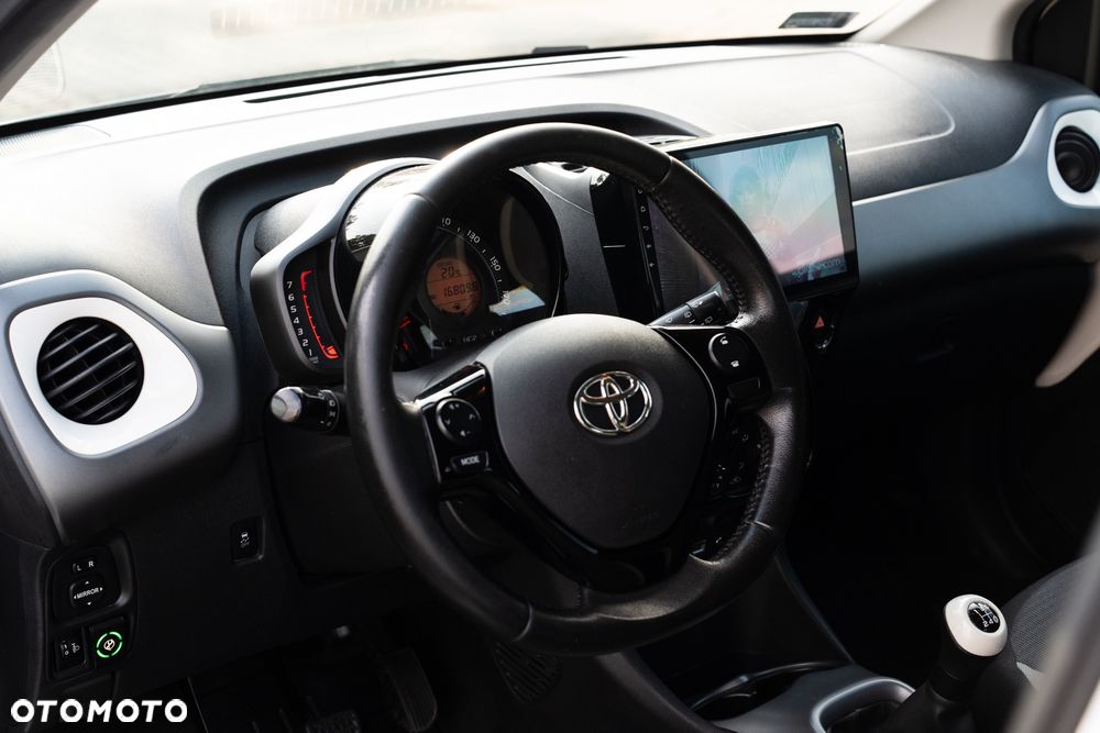 Toyota Aygo x-play - 17
