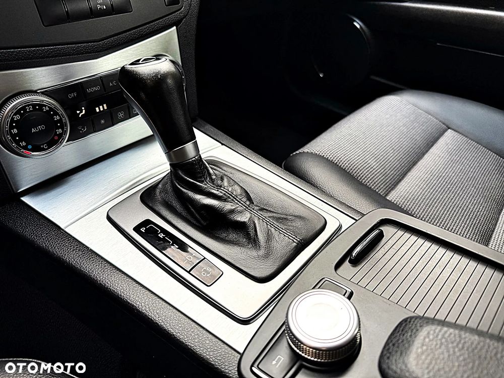 Mercedes-Benz Klasa C 200 (BlueEFFICIENCY) 7G-TRONIC Avantgarde - 32