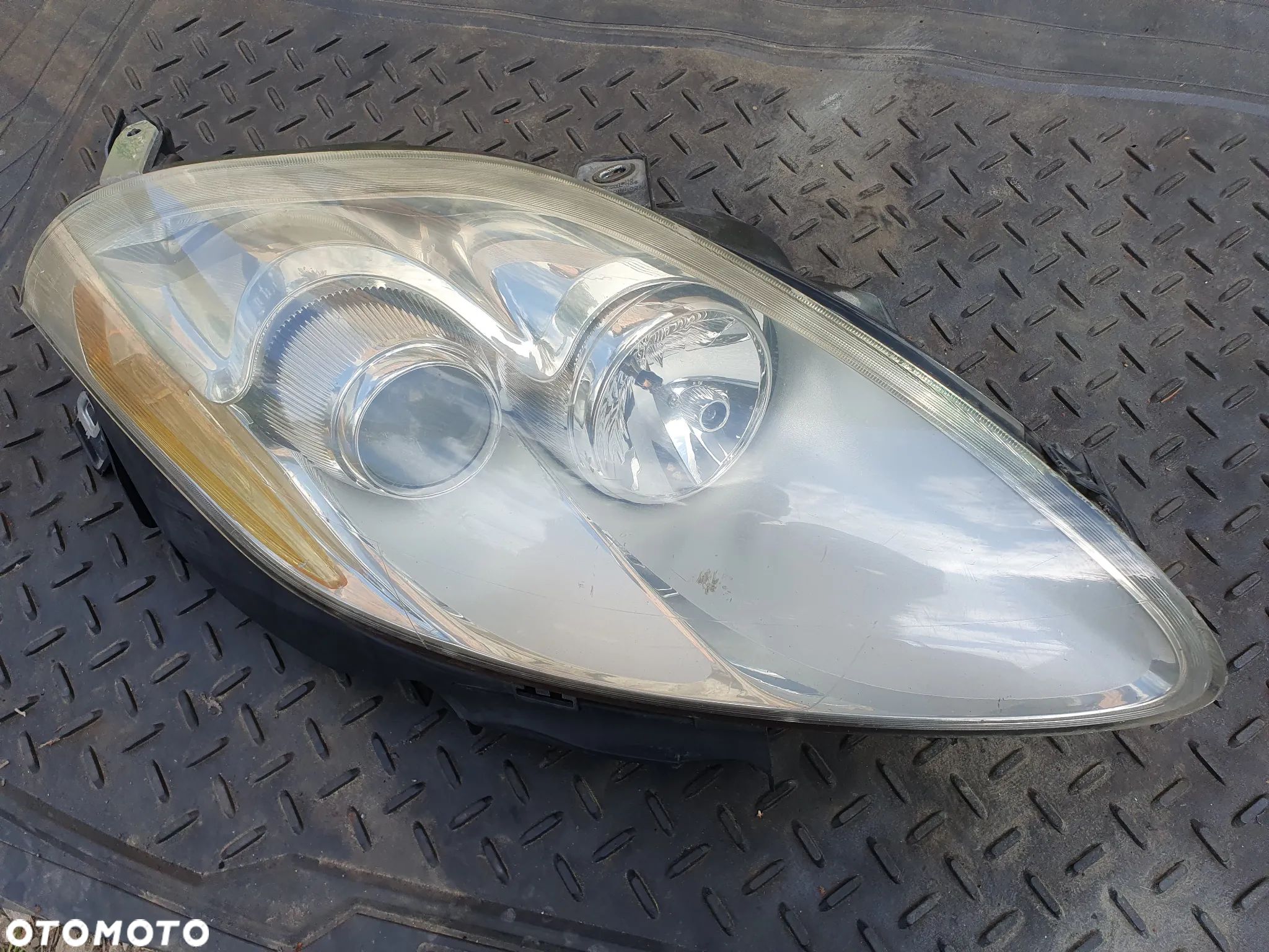 REFLEKTOR PRAWY PRZÓD FIAT BRAVO II 51757534 LAMPA EUROPA - 1