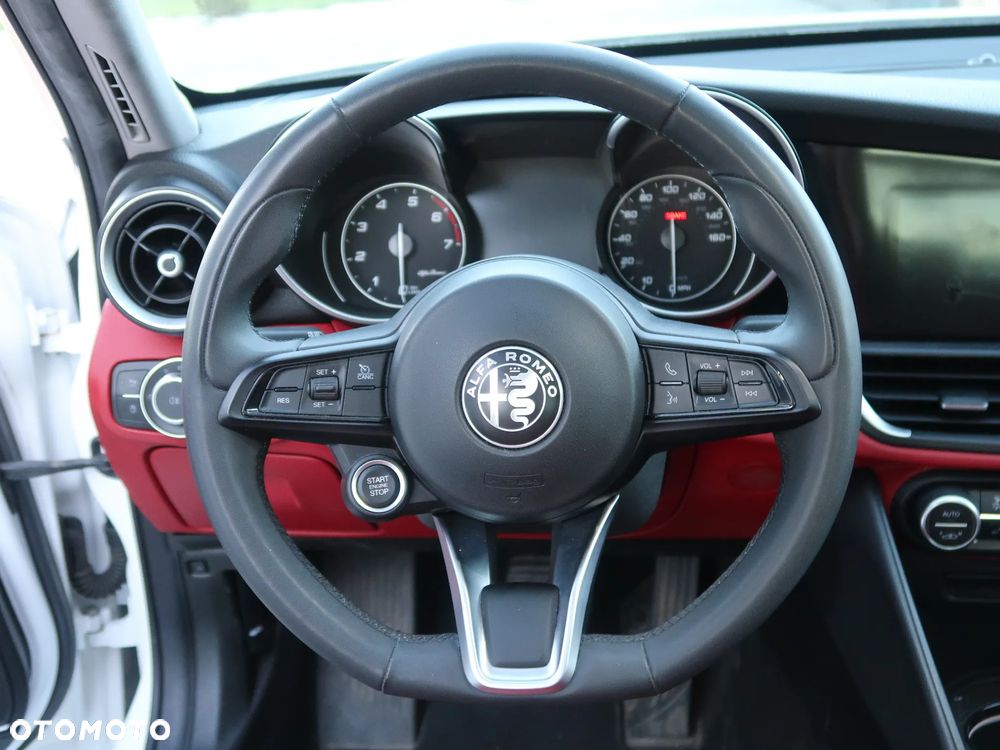 Alfa Romeo Giulia 2.0 Turbo TI Q4 - 11