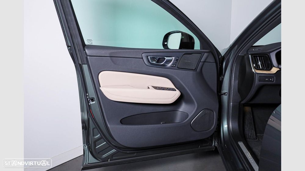 Volvo XC 60 2.0 T6 PHEV Plus Dark AWD - 10