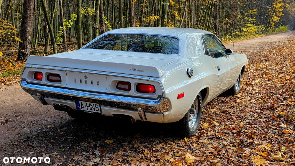 Dodge Challenger - 8