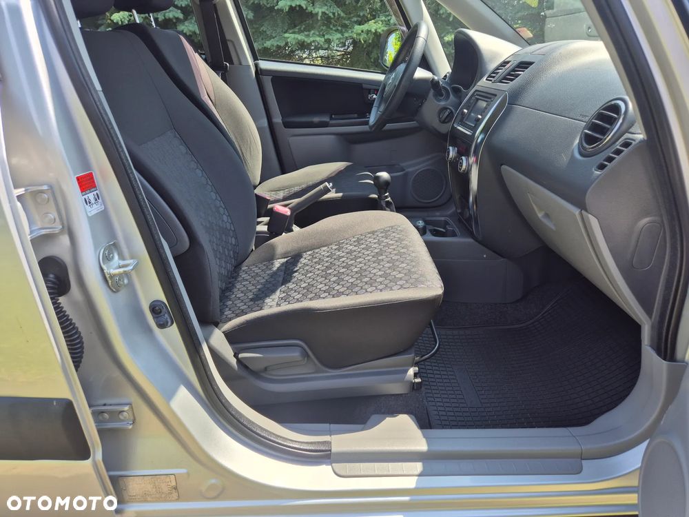 Suzuki SX4 1.6 VVT 4x4 Style - 11