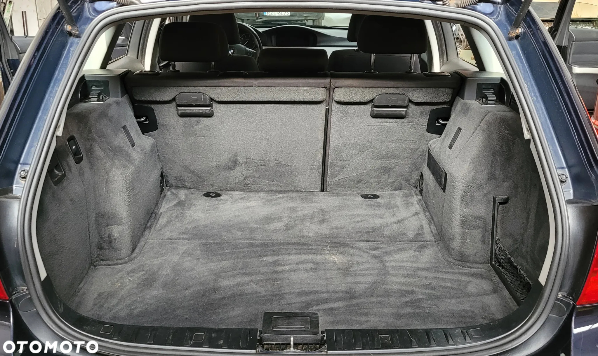 BMW Seria 3 318i Touring - 9