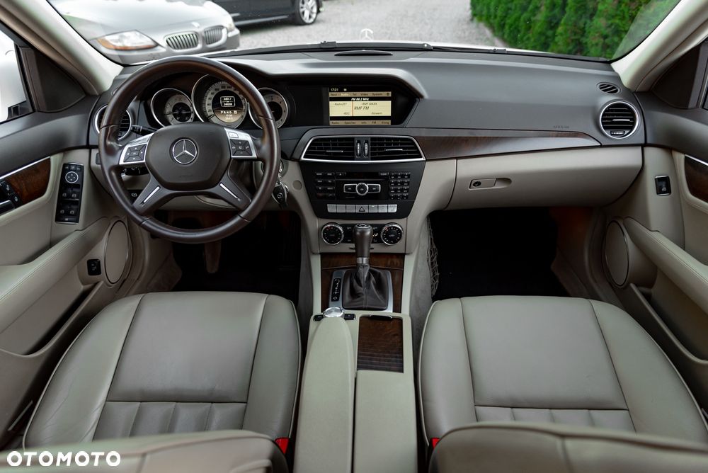 Mercedes-Benz Klasa C 250 CDI DPF 4Matic (BlueEFFICIENCY) 7G-TRONIC - 28