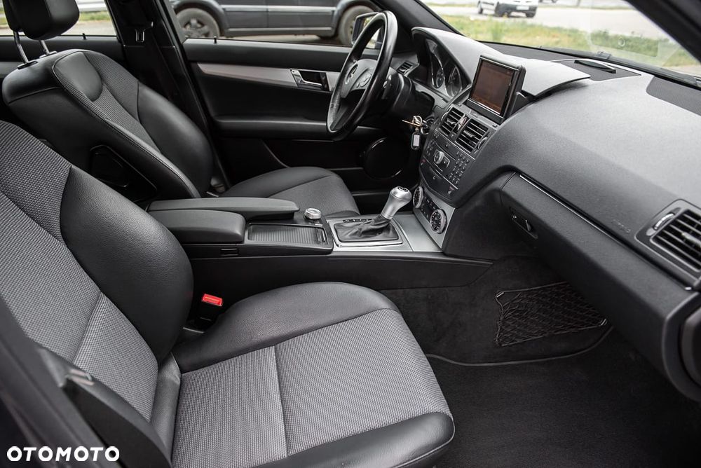 Mercedes-Benz Klasa C 220 CDI DPF Automatik Avantgarde - 17