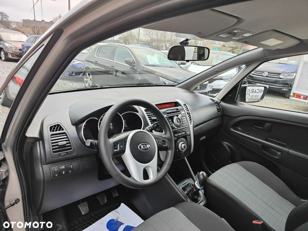 Kia Venga - 8