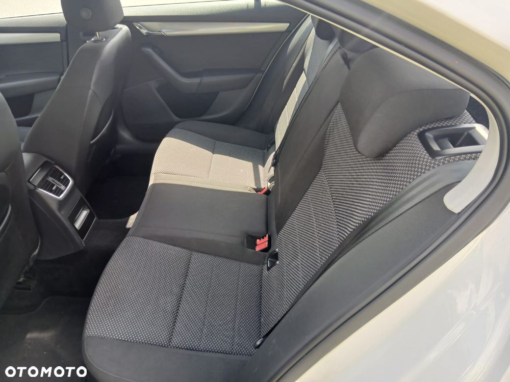 Skoda Octavia 1.6 TDI Solution - 12