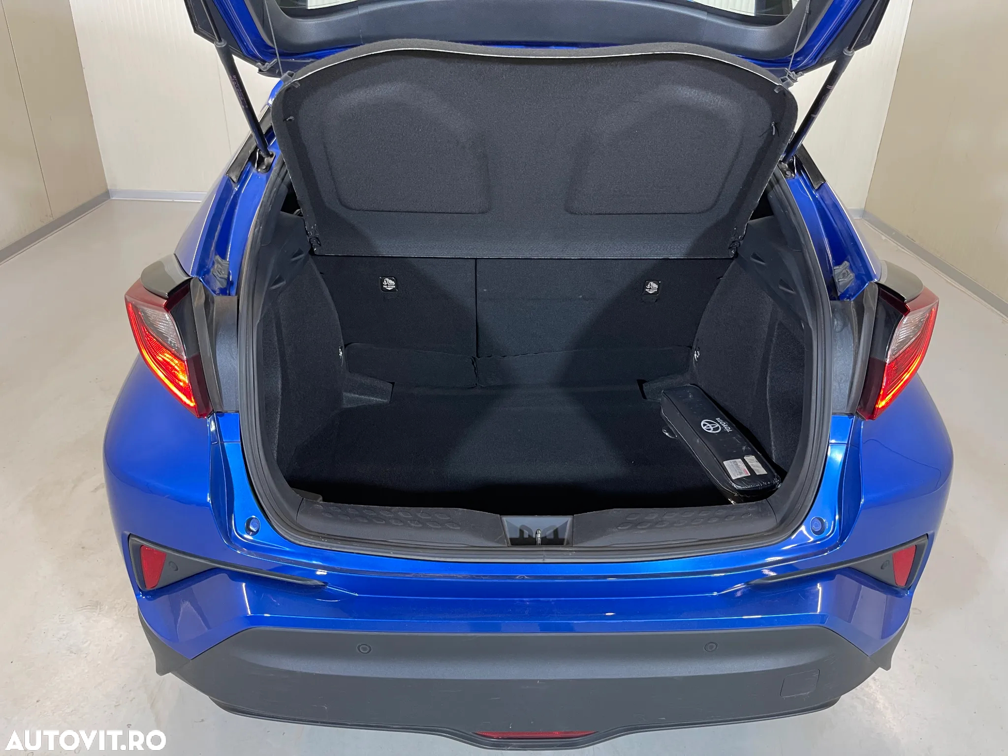 Toyota C-HR 1.8 HSD 122 CP 4x2 CVT C-lassy - 11