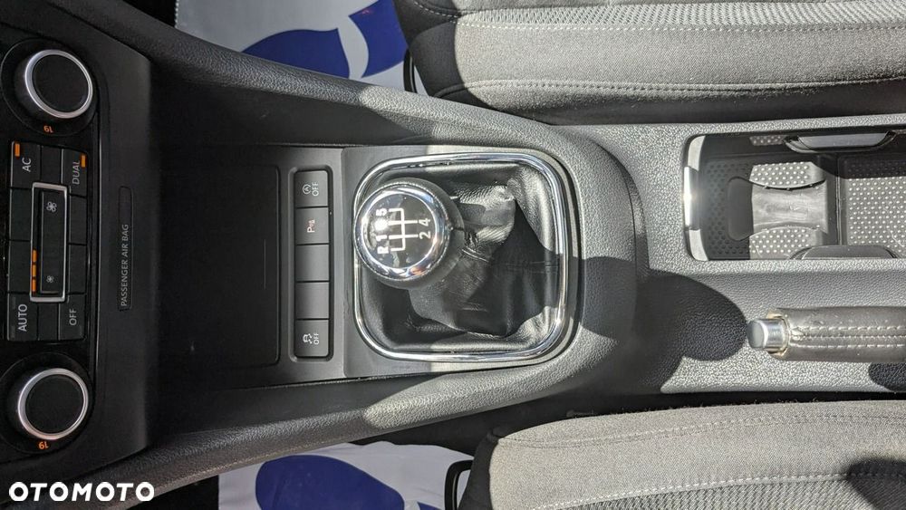 Volkswagen Golf - 24
