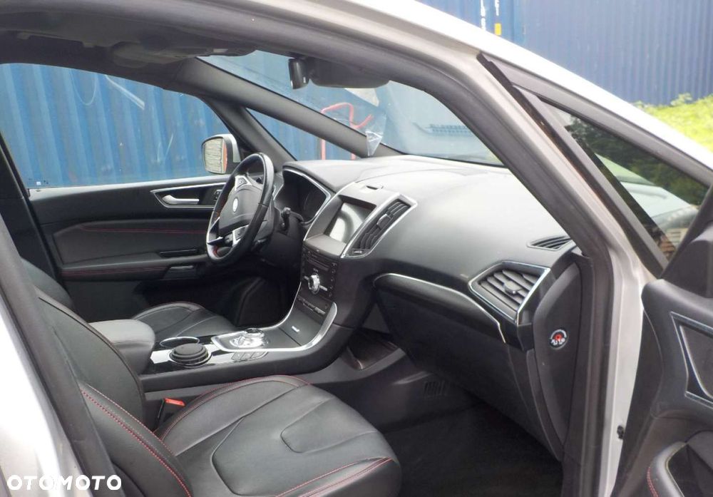 Ford S-Max - 12