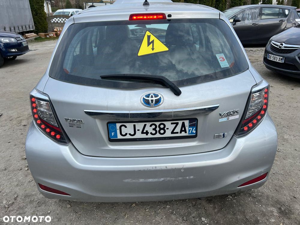 Toyota Yaris Hybrid 100 Premium - 6