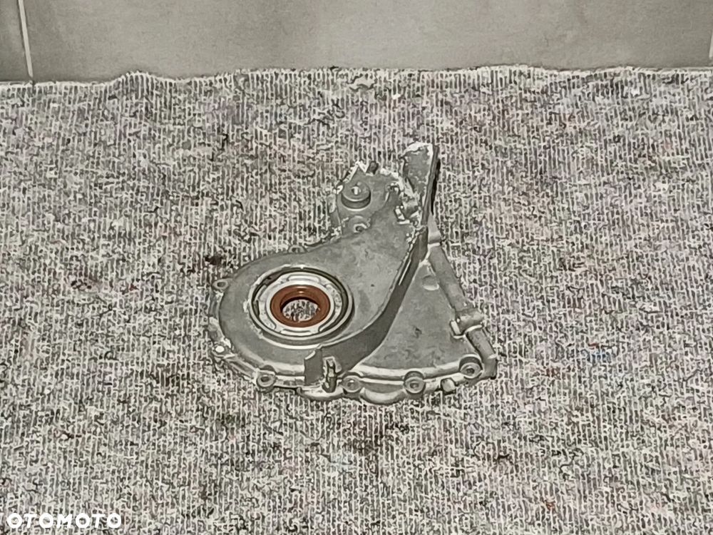 NR 51 Obudowa Rozrządu Audi A8 4,2TDI 057109153 - 3