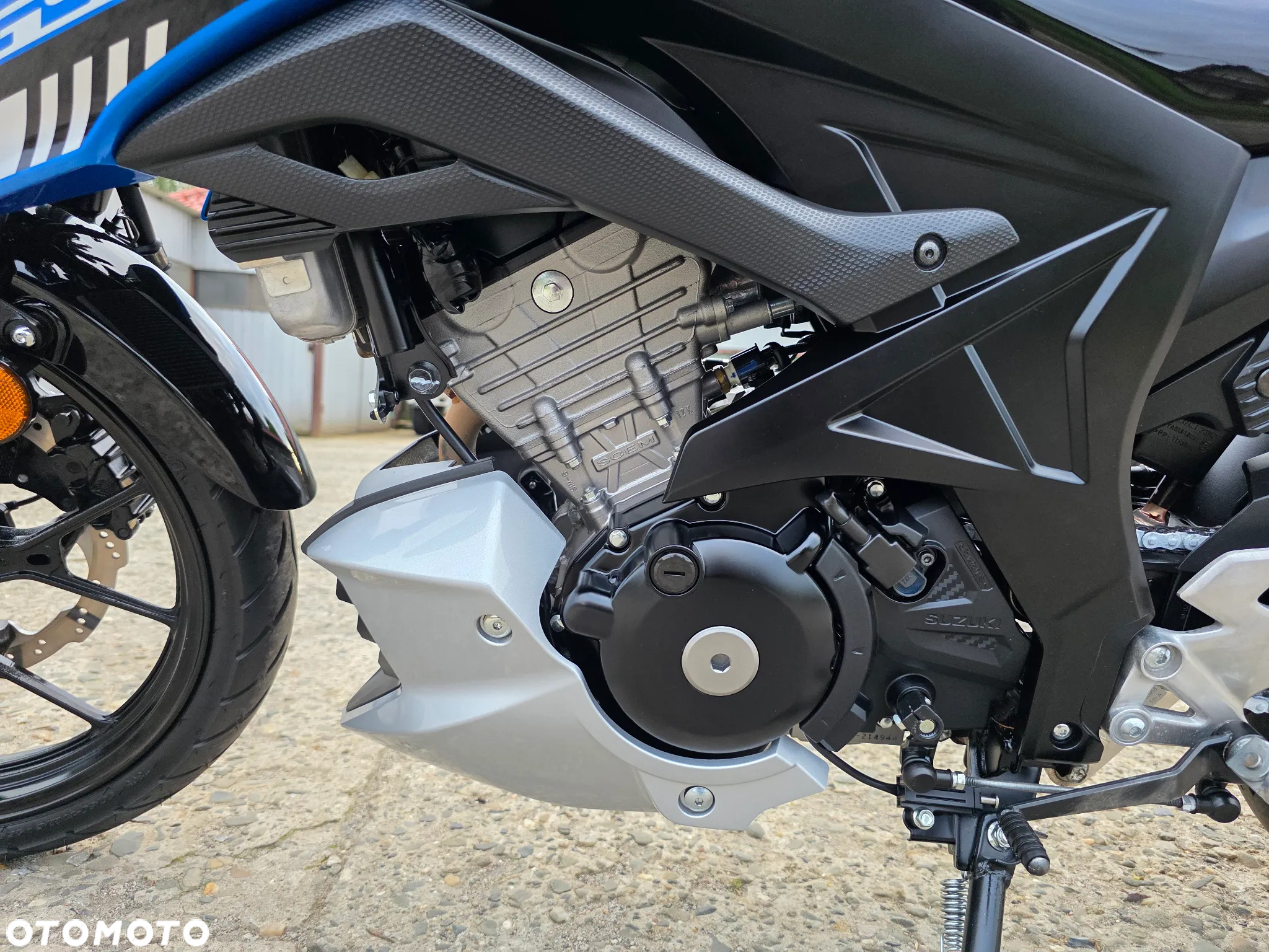Suzuki GSX - 28