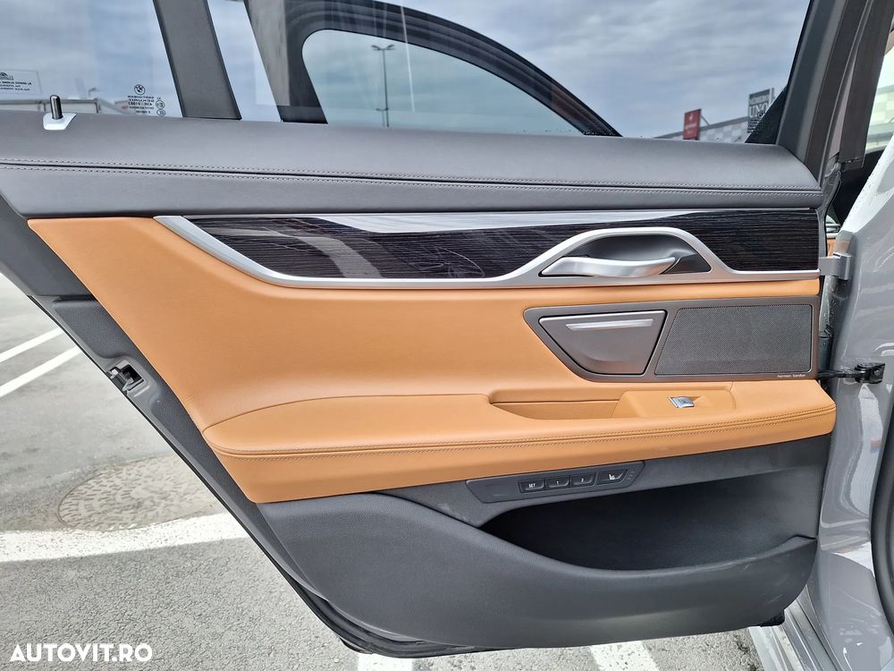 BMW Seria 7 750i xDrive - 28