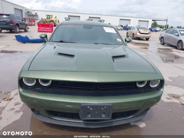 Dodge Challenger - 2