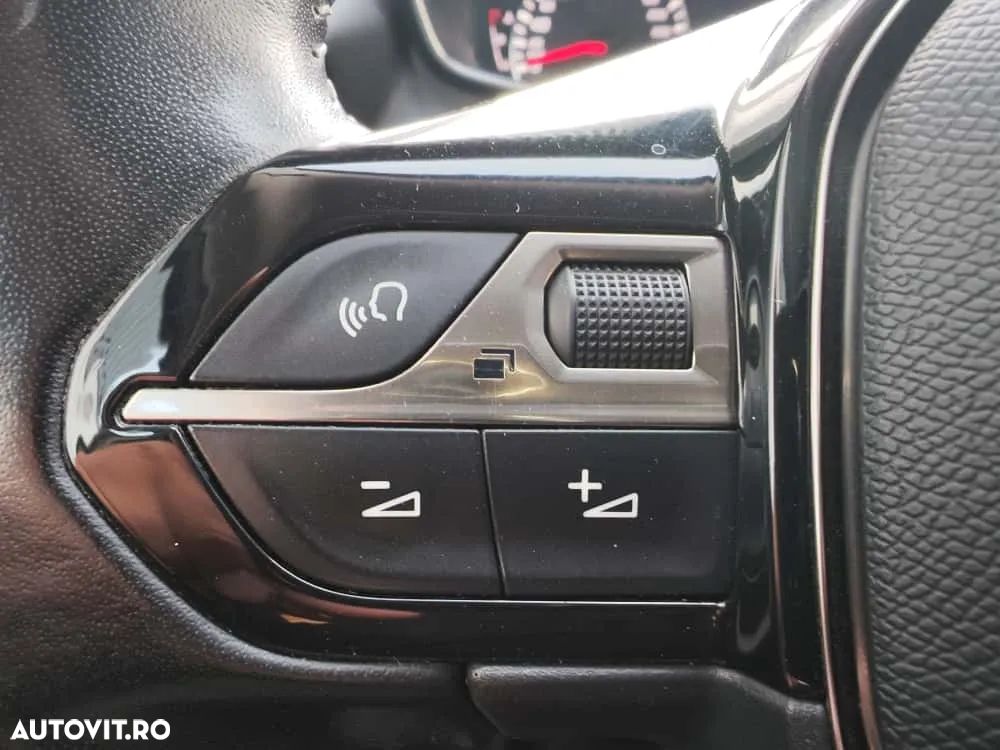 Peugeot 2008 1.5 BlueHDI FAP Allure - 28