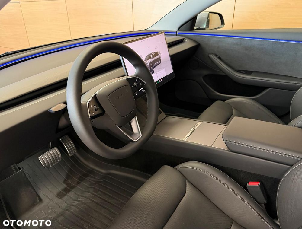 Tesla Model 3 - 7