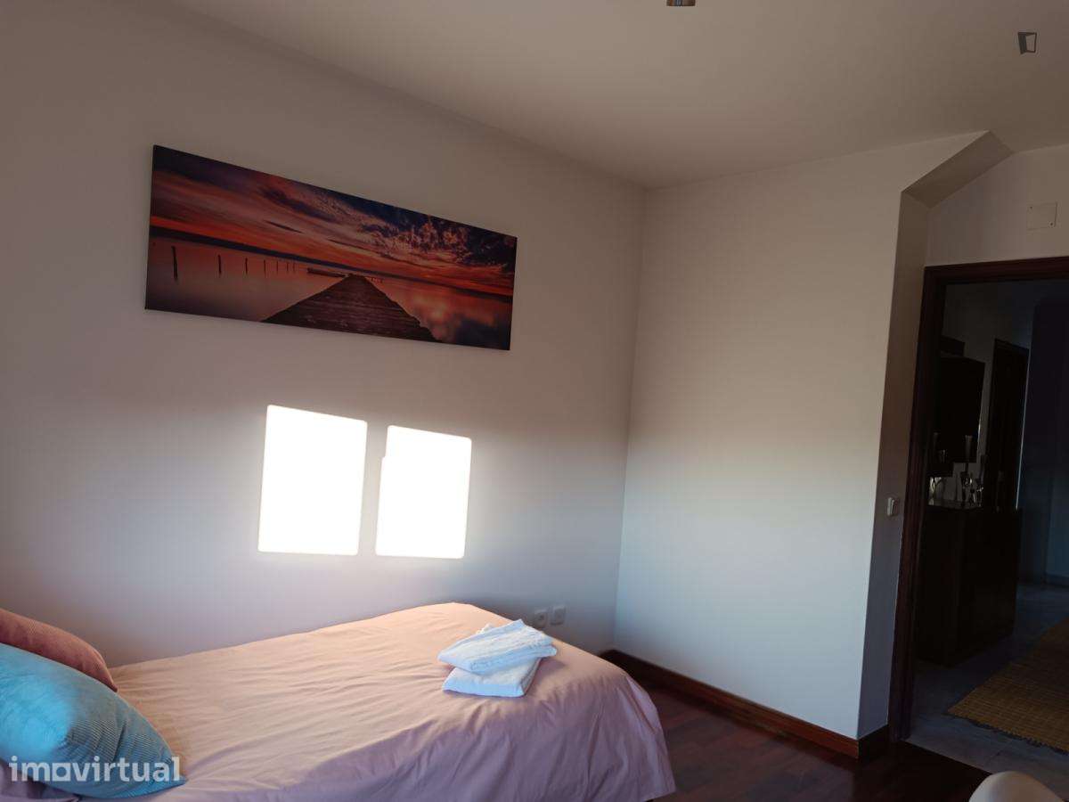 Quarto - localizado em Leiria - Grande imagem: 4/12