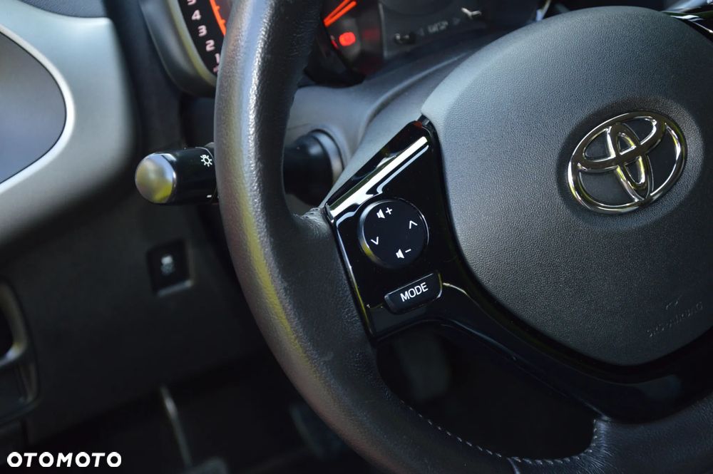 Toyota Aygo x-play touch - 16