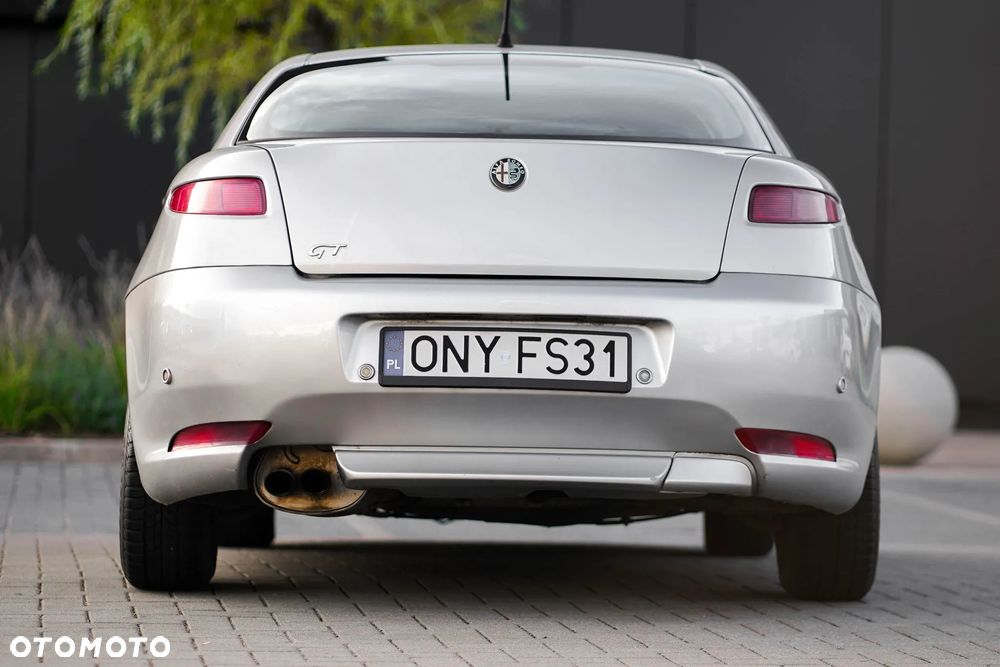 Alfa Romeo GT 1.9 JTD M-Jet Distinctive - 11