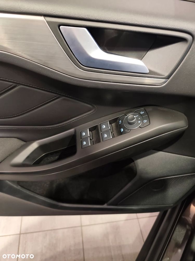 Ford Focus 1.0 EcoBoost Titanium - 18