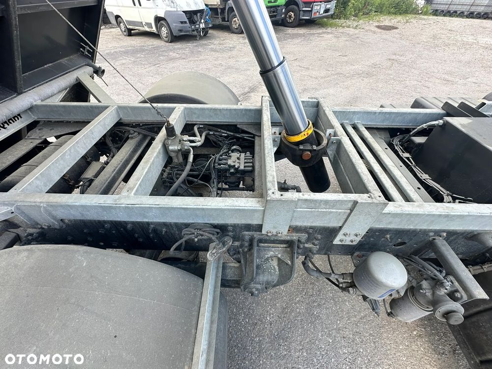 Iveco 140E25 - 9