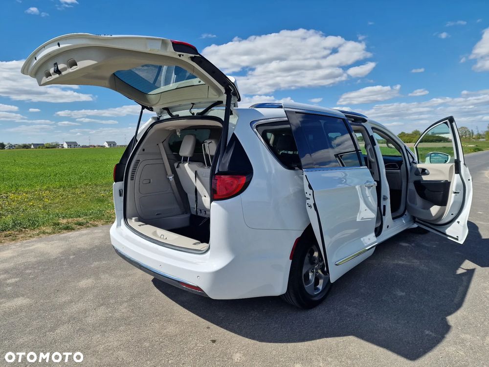 Chrysler Pacifica - 34