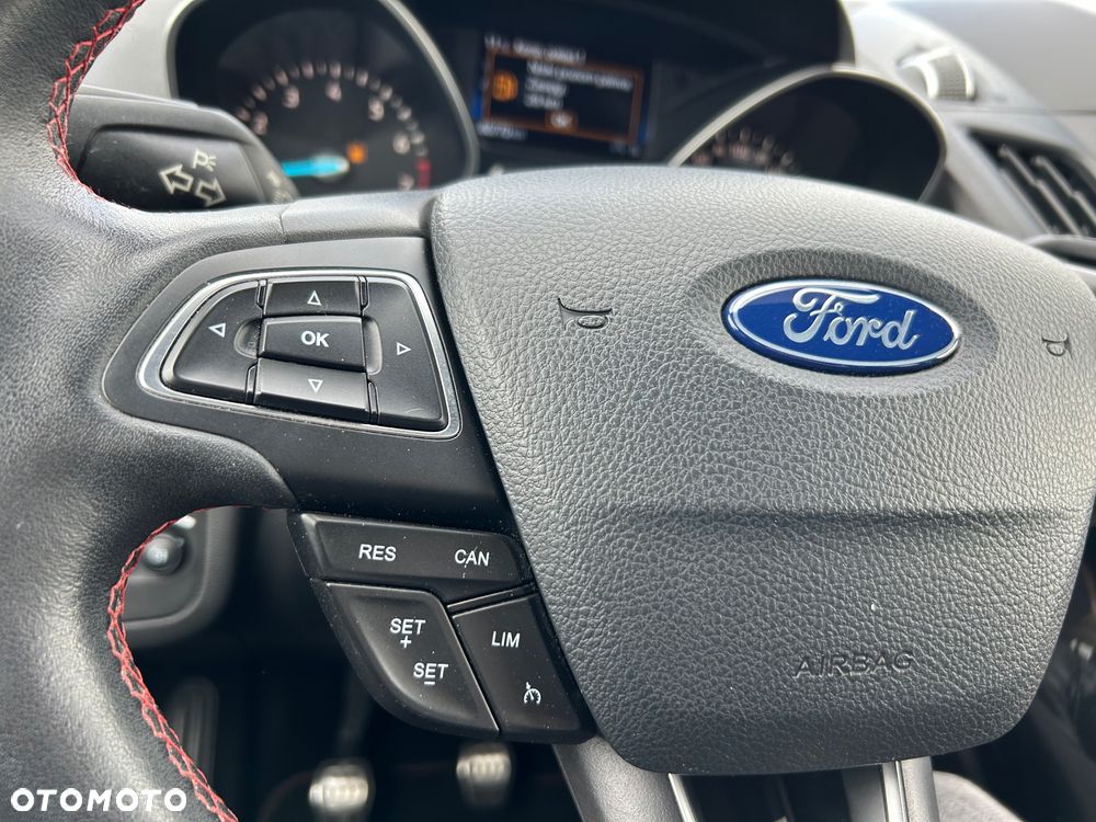 Ford Kuga 1.5 EcoBoost 2x4 ST-Line - 29