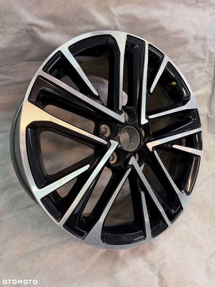FELGA ALUMINIOWA TOYOTA CAMRY IX 18" 8J ET50 5X114.3 - 2