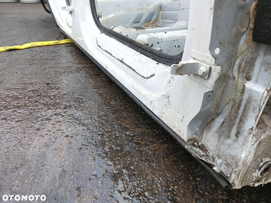 PRÓG PRAWY SŁUPEK ŚRODKOWY AUDI Q5 8R LIFT (2012-2016) KOD LAKIERU LY9C - 3