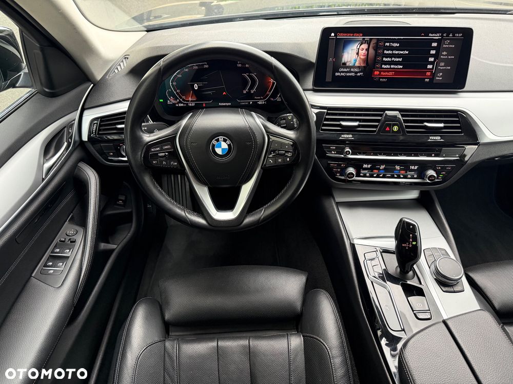 BMW Seria 5 518d Business Edition sport - 28