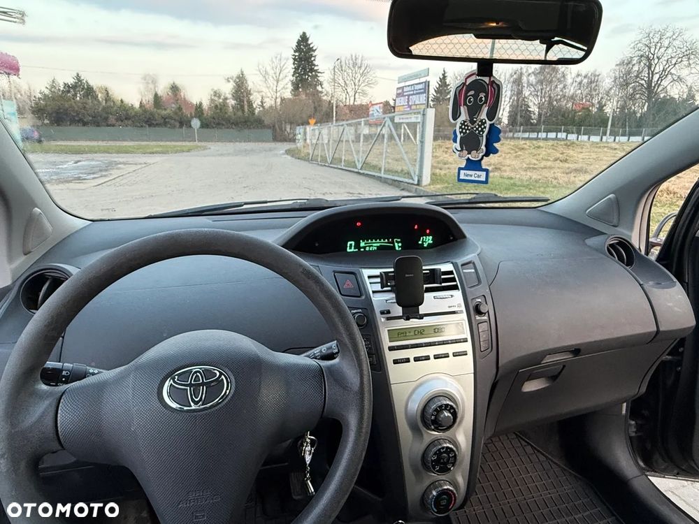 Toyota Yaris 1.3 Terra - 17