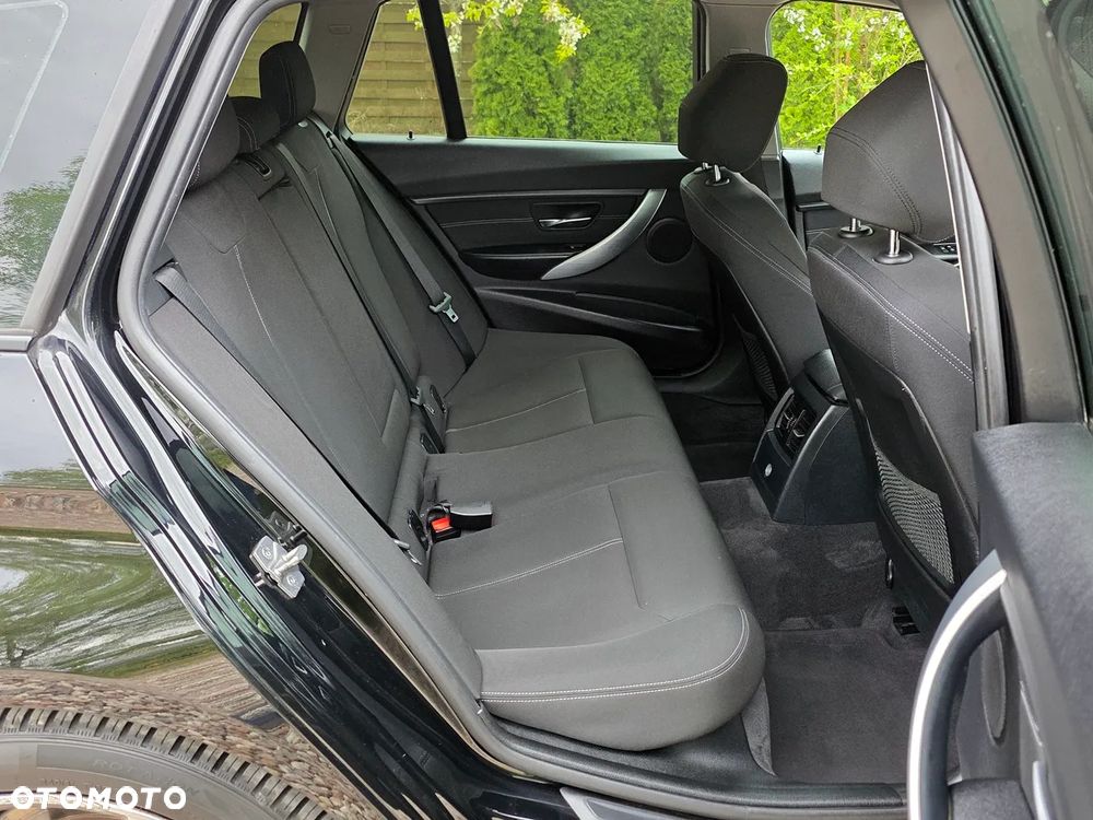 BMW Seria 3 318d DPF Edition Sport - 26