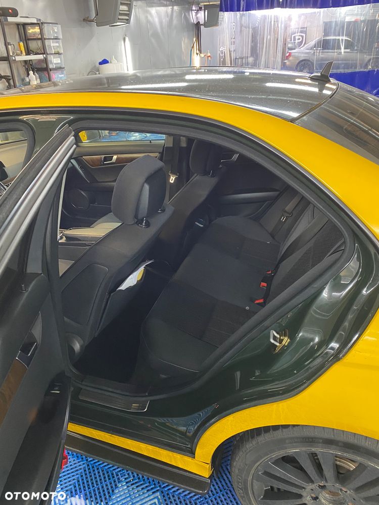 Mercedes-Benz Klasa C 350 CDI DPF (BlueEFFICIENCY) 7G-TRONIC Avantgarde - 14