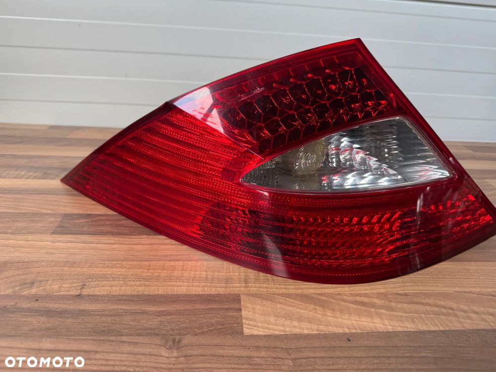 LAMPA TYLNA LEWA MERCEDES CLS W219 A2198200164 - 4