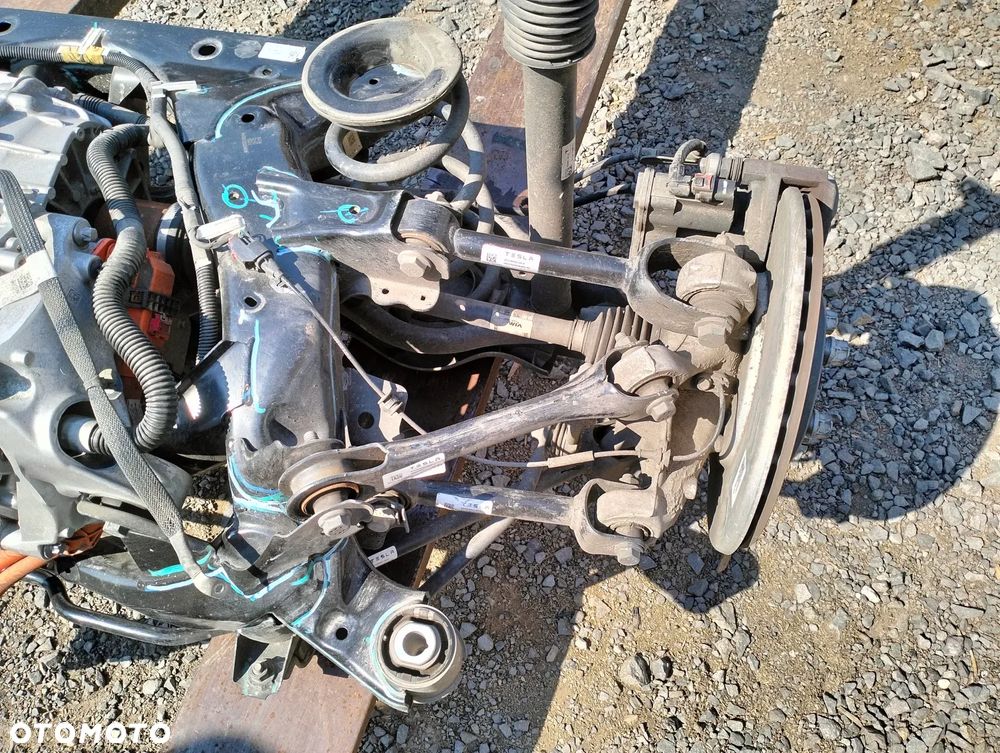 TESLA 2022 PÓŁOŚ LEWA TYŁ - 1