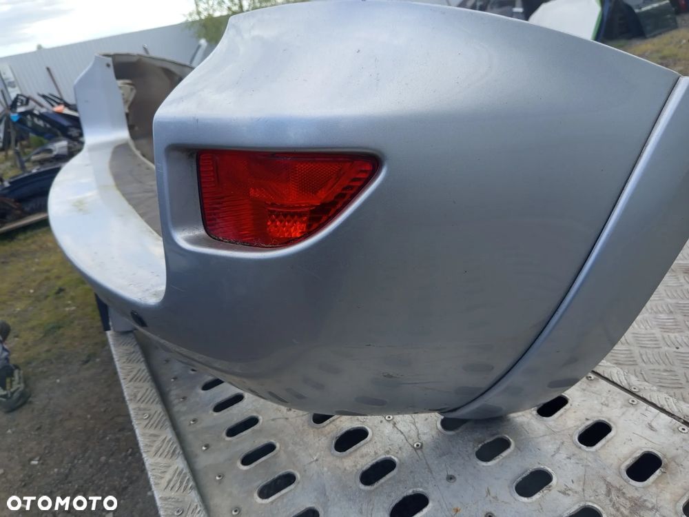 Toyota RAV4 zderzak tylny 06 - 6