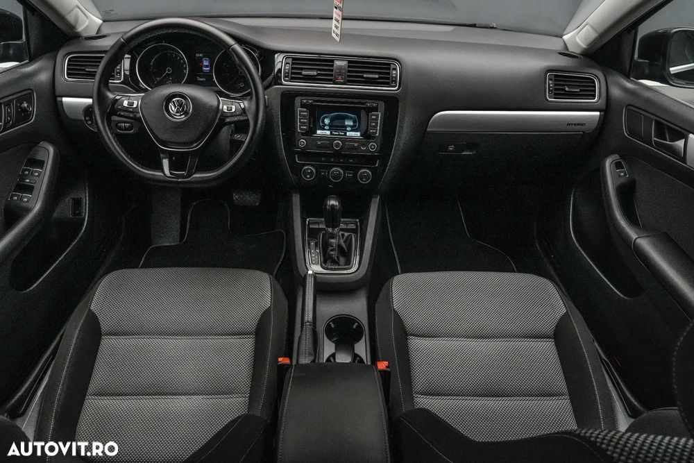 Volkswagen Jetta - 8