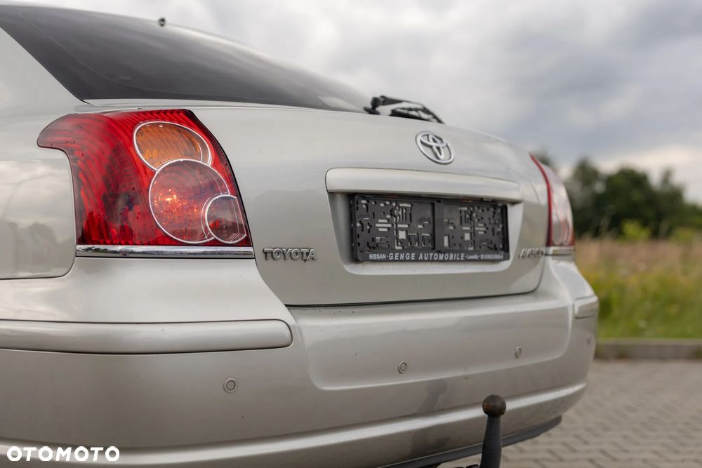 Toyota Avensis 2.0 VVT-i Executive - 11