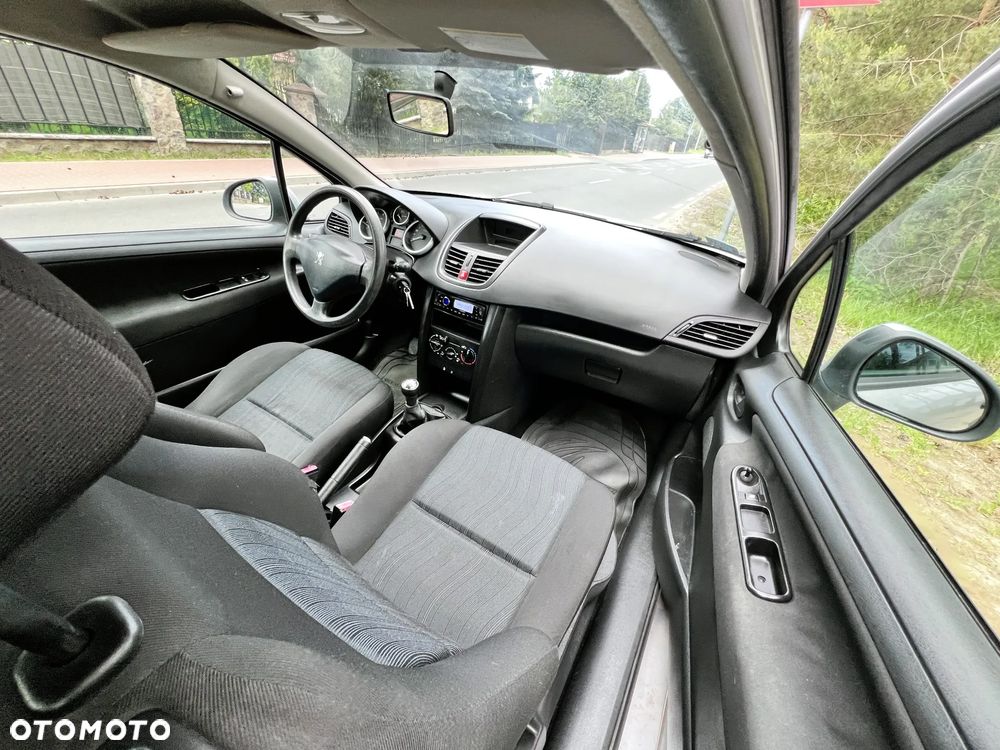 Peugeot 207 - 7