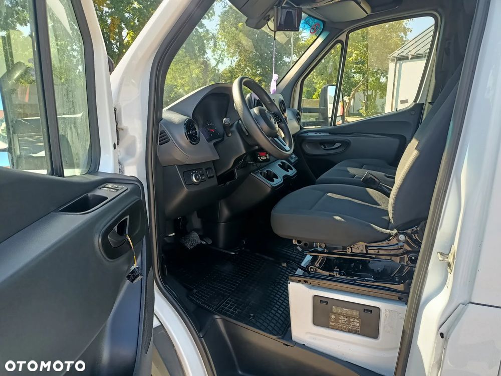 Mercedes-Benz SPRINTER - 13
