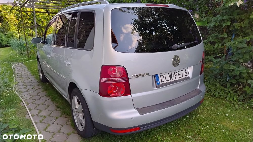 Volkswagen Touran - 4