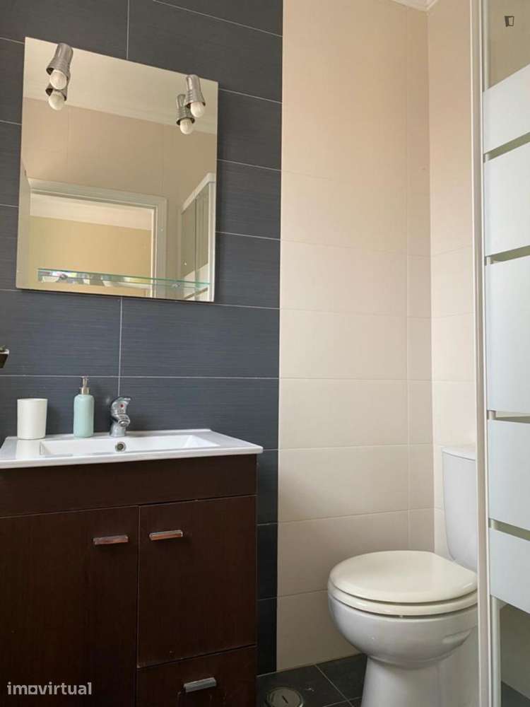 Quarto - localizado em Roma-Areeiro Lisbon - Grande imagem: 4/15